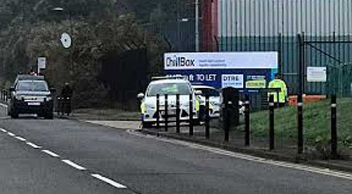 39 bodies found inside lorry container in southeast England