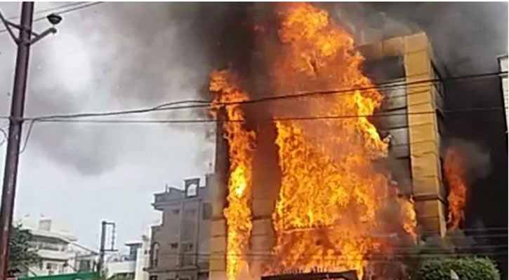 Massive fire at hotel of Indore in India