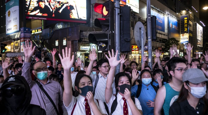 Mask ban spurs new mass protest in Hong Kong