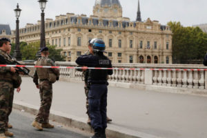 4 officers killed in knife attack at Paris police headquarters