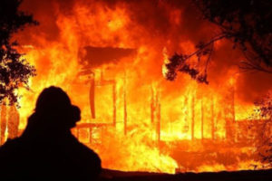 Thousands evacuated as California wildfire rages