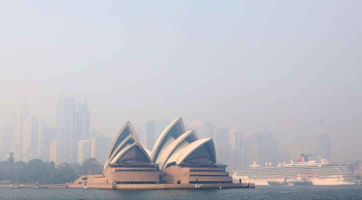 Bushfire smoke shrouds Sydney and Adelaide