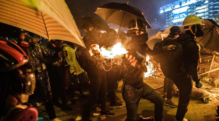 Police surround Hong Kong campus after violence