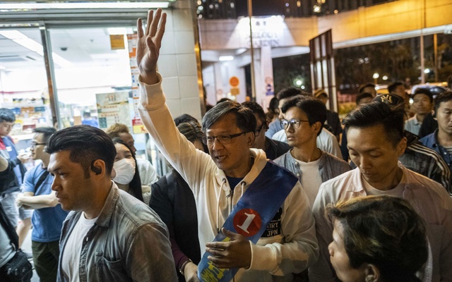 Pro-democracy candidates win HK local election