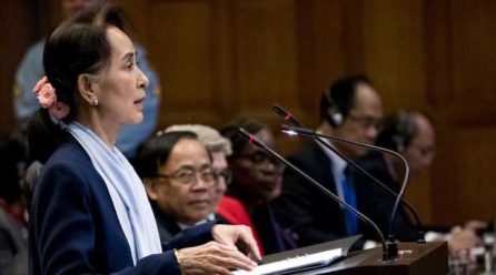 Myanmar Rohingya: Suu Kyi cuts a haunted figure in court
