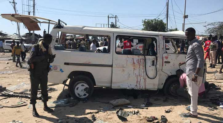 Car bomb kills at least 30 in Somalia