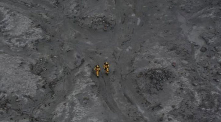 Divers deployed around NZ volcano as 6 bodies found