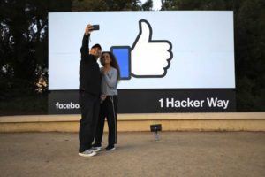 Facebook to let you move photos to rival sites