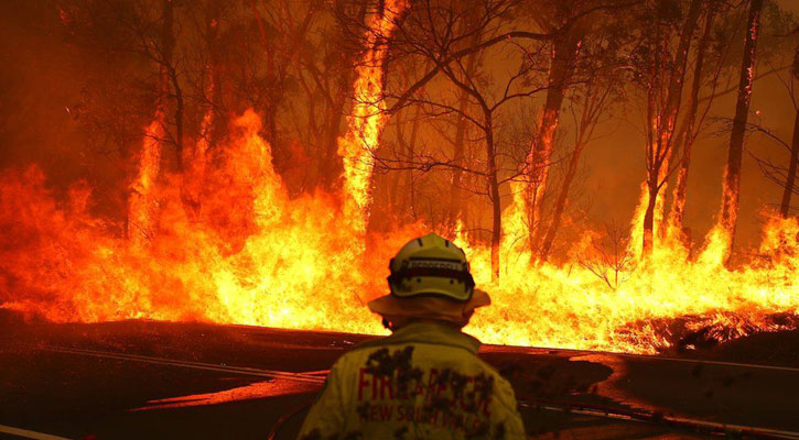 Fears Australia heatwave will escalate bushfires