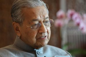 Mahathir pledges to step down for Anwar