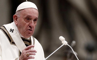 Don’t let Church failings distance you from God: Pope