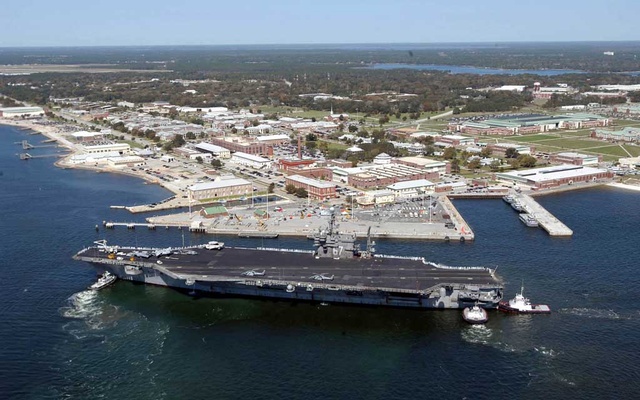 4 killed at US Navy base