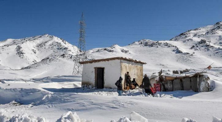 Pakistan avalanches kill at least 77 people