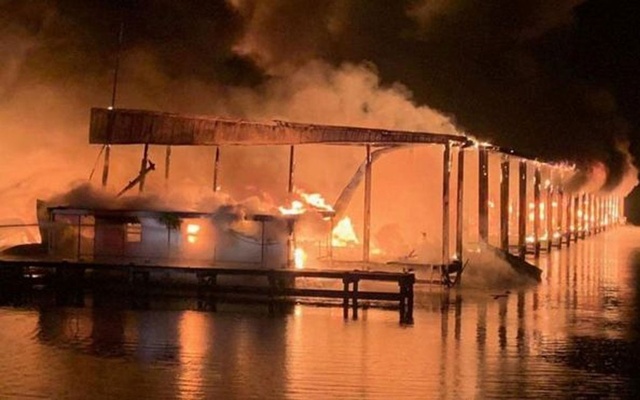 8 die in Alabama marina fire