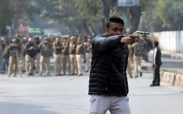 Gunman fires at Indian CAA protesters