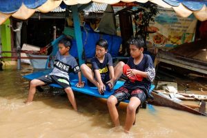 Jakarta flooding deaths rise to 53, nearly 175,000 displaced