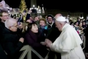 Pope pulls himself free from woman’s grasp