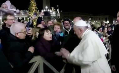 Pope pulls himself free from woman’s grasp