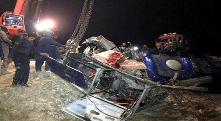 30 killed as train collides with bus in Pakistan