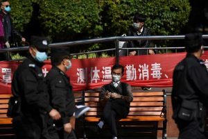 China expels foreign journalists as coronavirus deaths climb