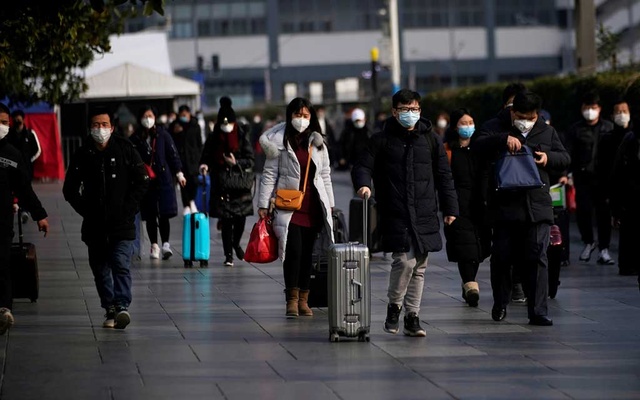 China slowly returns to work as coronavirus toll hits daily record