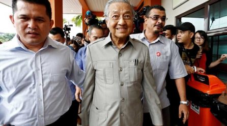 Mahathir returns as interim PM