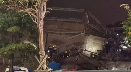 Dozens trapped in China hotel collapse