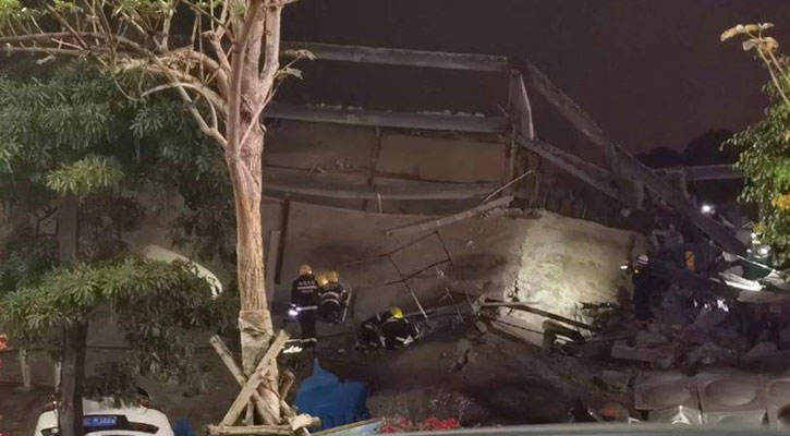 Dozens trapped in China hotel collapse