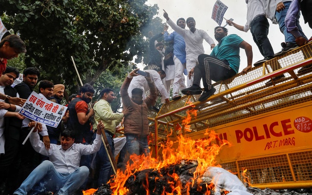 Indian lawmakers scuffle over citizenship riots where 41 died