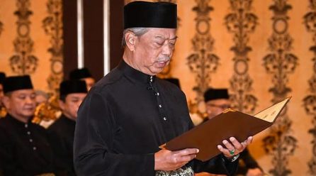 Muhyiddin sworn in as Malaysia PM, Mahathir vows to fight