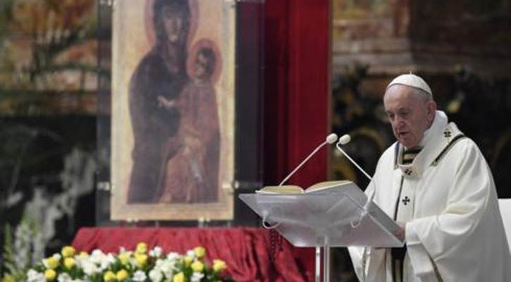 Coronavirus: Pope calls for global solidarity in Easter message