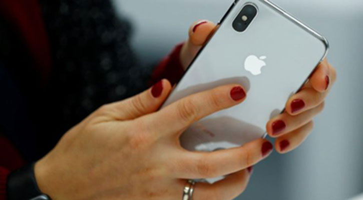 Apple iPhone at risk of hacking through email app