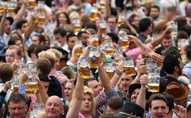 Beer taps turned off as Munich cancels Oktoberfest