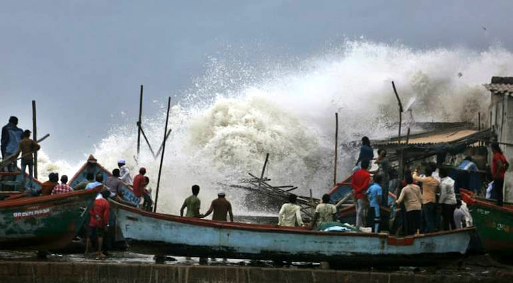 12 killed as cyclone Amphan hits West Bengal