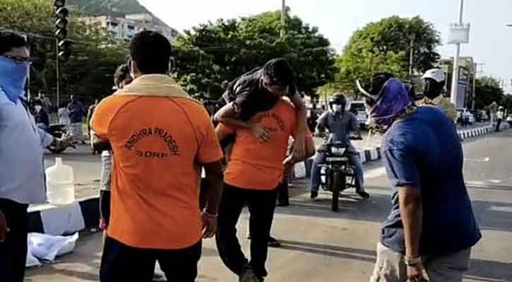 8 dead, hundreds in hospital after gas leak in India