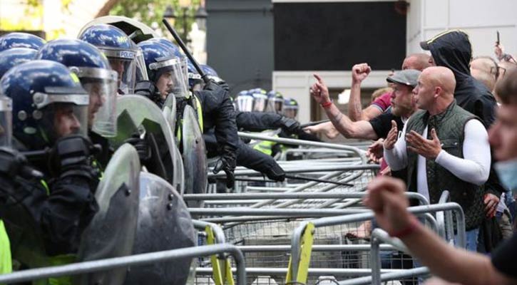 More than 100 arrests in London after clashes with police