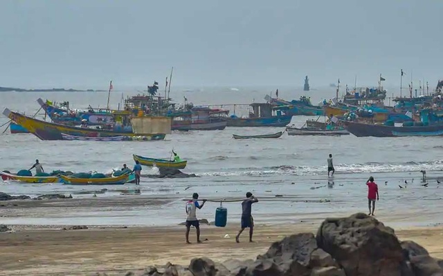 Mumbai braces for Cyclone Nisarga, first in its history