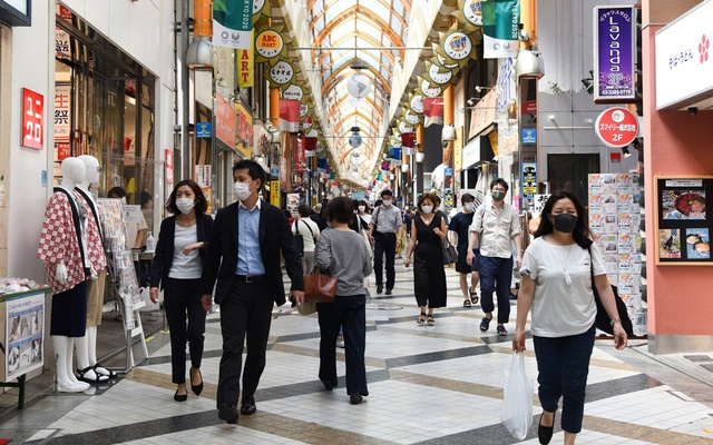 Why the US jobless rate has soared in contrast to Japan