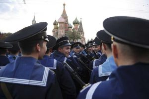 Virus-hit Russia holds mask-free victory parade