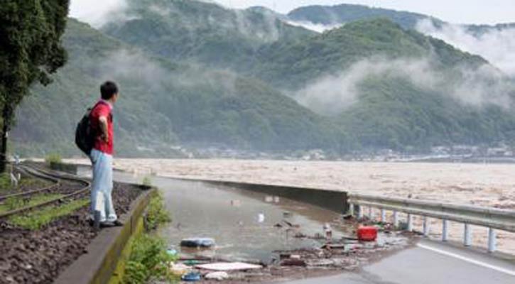 Japan floods leave some 20 dead, more rains expected