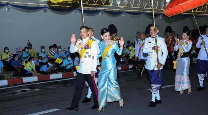 Thai King swears in cabinet, silent on demands for royal reform