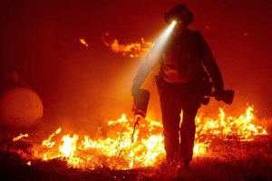 10 dead, 16 missing in California wildfire