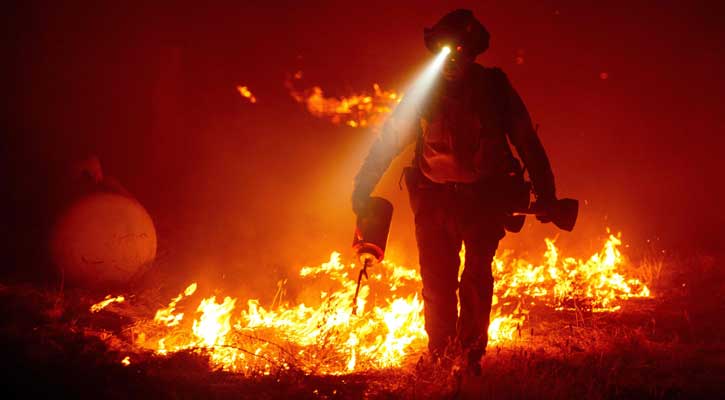 10 dead, 16 missing in California wildfire