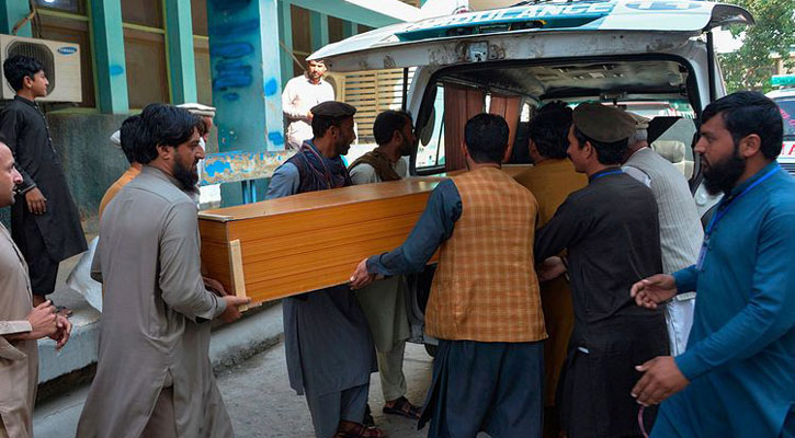 11 Afghan women killed in stampede near Pakistan consulate