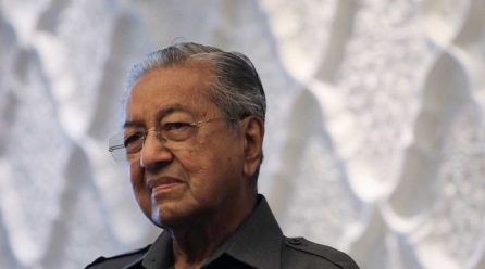 Mahathir denies promoting violence