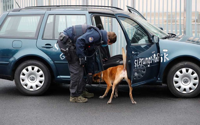 Car crashes into gate of Merkel’s office