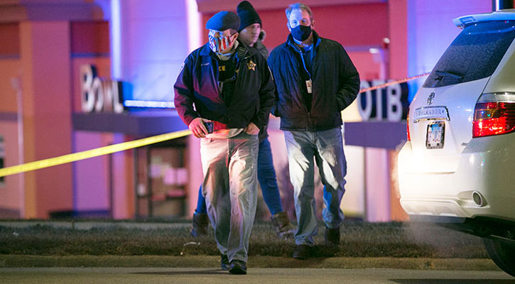 Three killed in Illinois bowling alley shooting