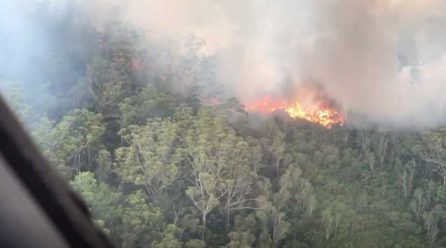 Bushfires threaten tourist areas on Australia’s Fraser Island