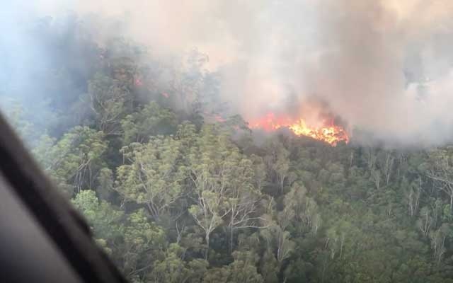 Bushfires threaten tourist areas on Australia’s Fraser Island