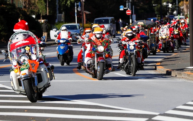 Santa Claus bikers parade in Tokyo against child abuse